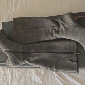 Vince CAMUTO Gray Suede Knee High Boots Sz 8.z